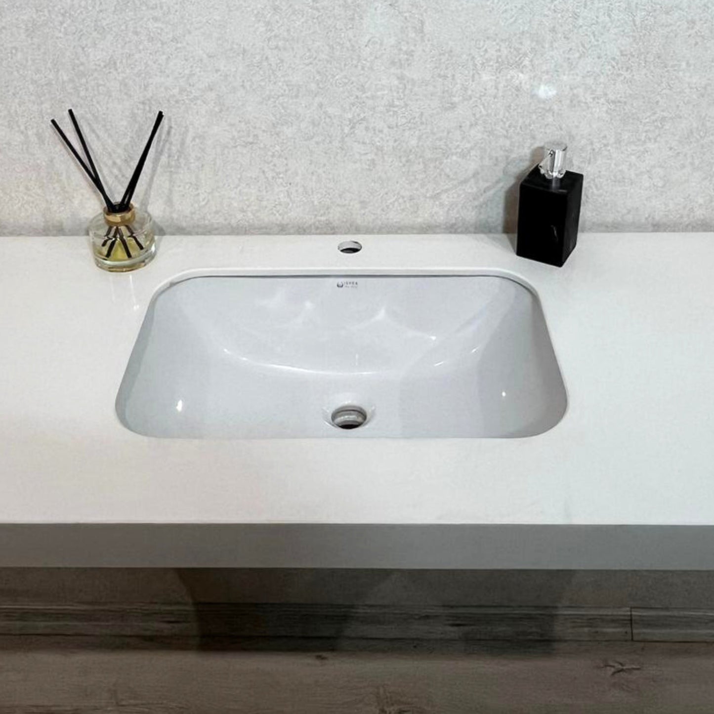 eklaris-silestone-iconic-white-quartz-bathroom-sink-6